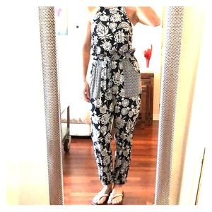 American Eagle Black and Off White Romper Sz Sm